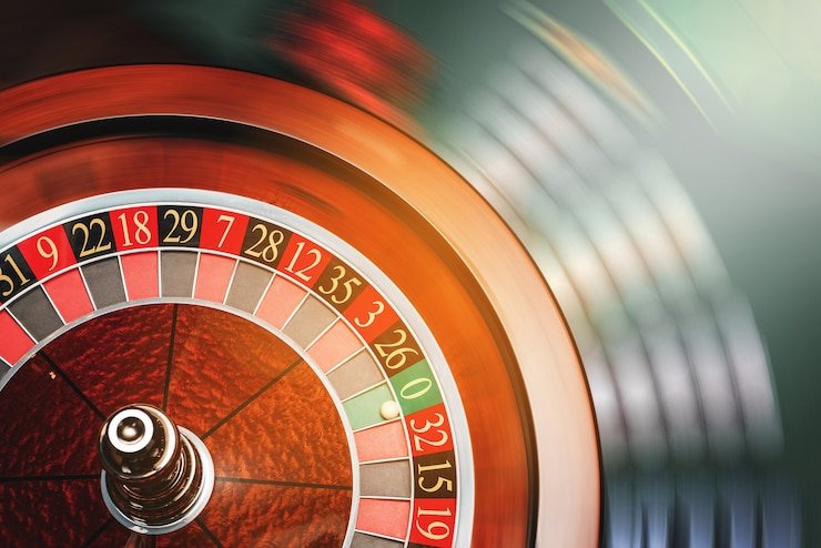 Dealer Sic Bo mengumumkan hasil tiga dadu di platform live sidney